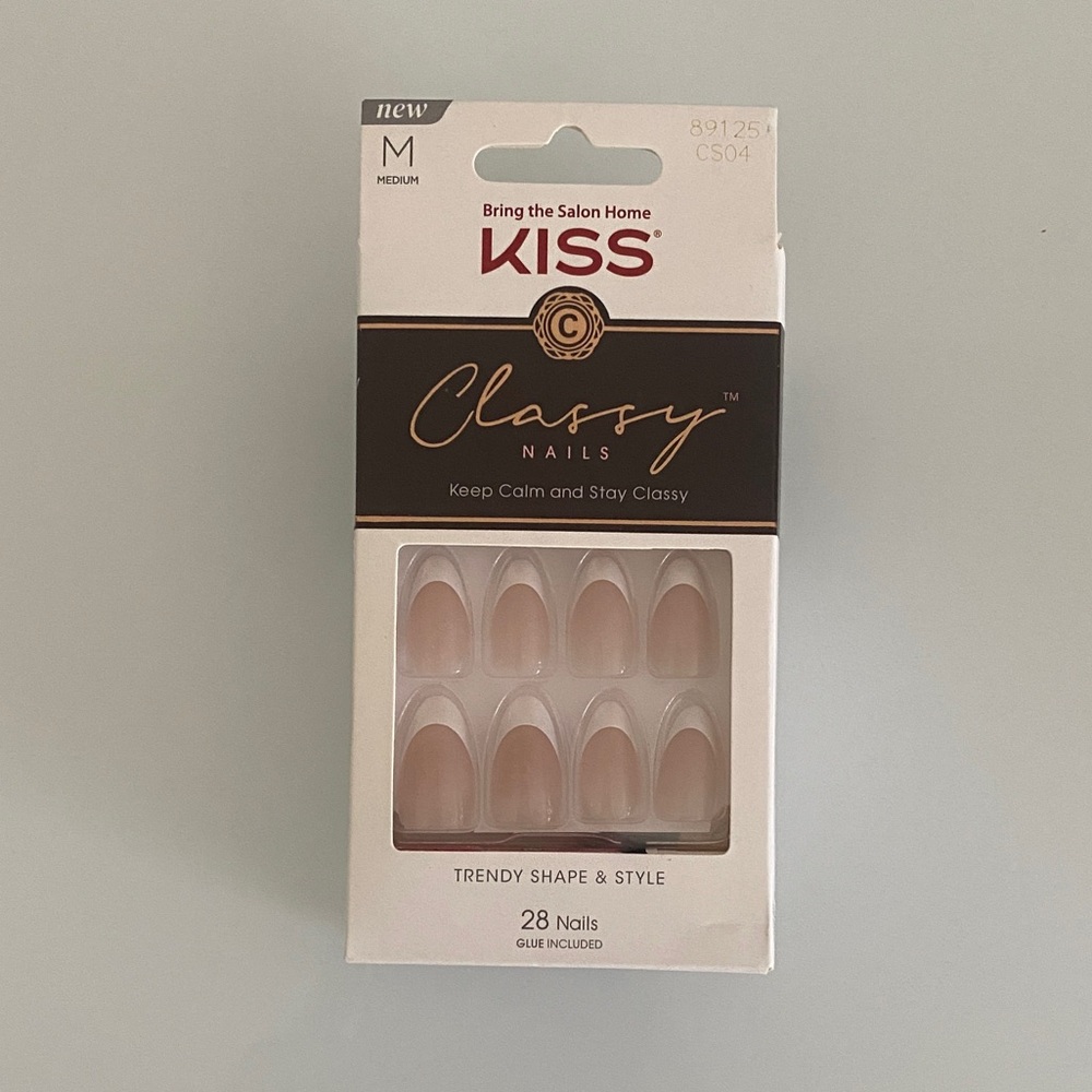 KISS - Nail Kit Oval Shape With White French Tips Glue On Nails Size M